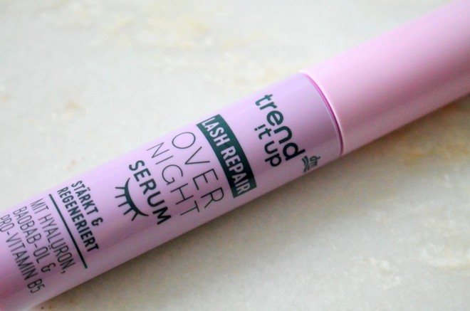 Trend it up – Lash repair overnight serum